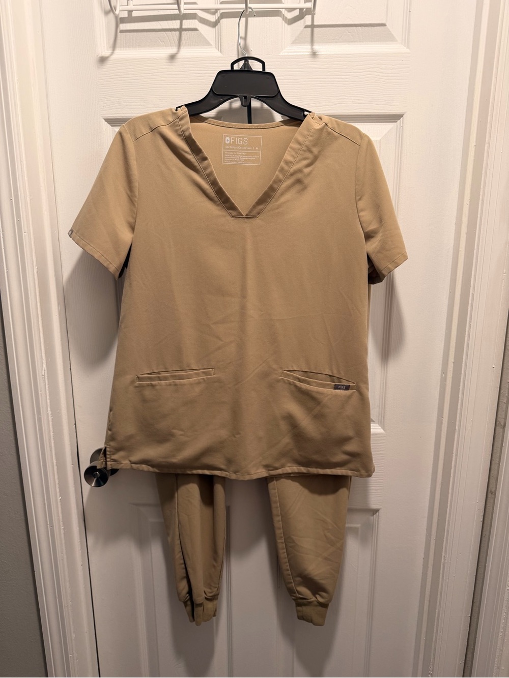 Figs Women's Sandstone Scrub Set